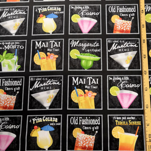 Puuvillakangas Cheers coctails mustapohjainen