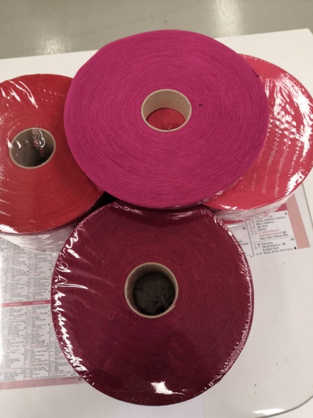 Lajitelma trikoomatonkudekiekkoja  5 kg punaiset s&auml;vyt ( toimitus  nouto l&auml;hett&ouml;m&ouml;st&auml;)